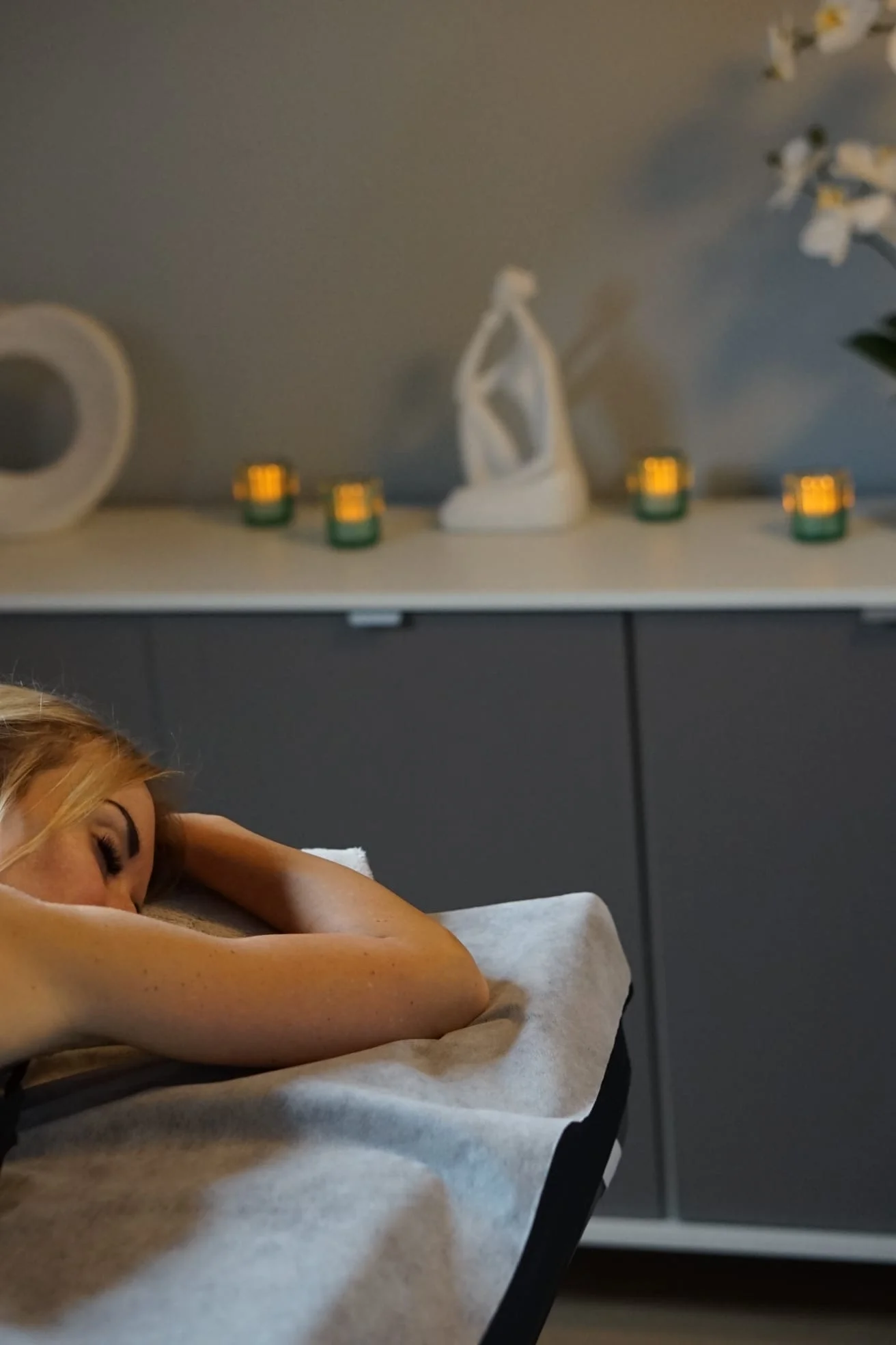Body scrub treatment, Faciallash Lounge